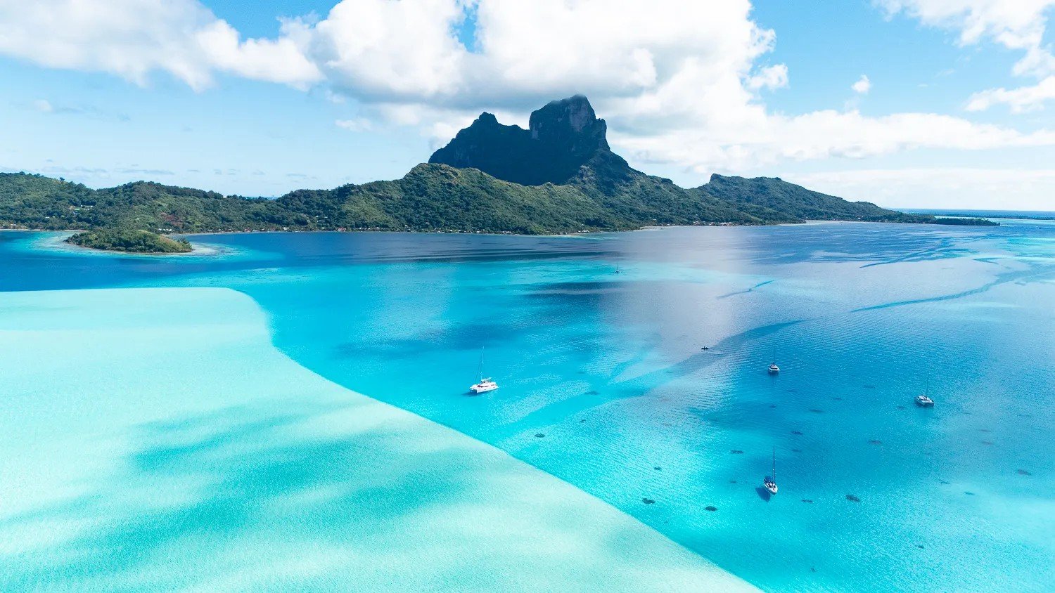 Bora Bora lagoon and Mount Otemanu